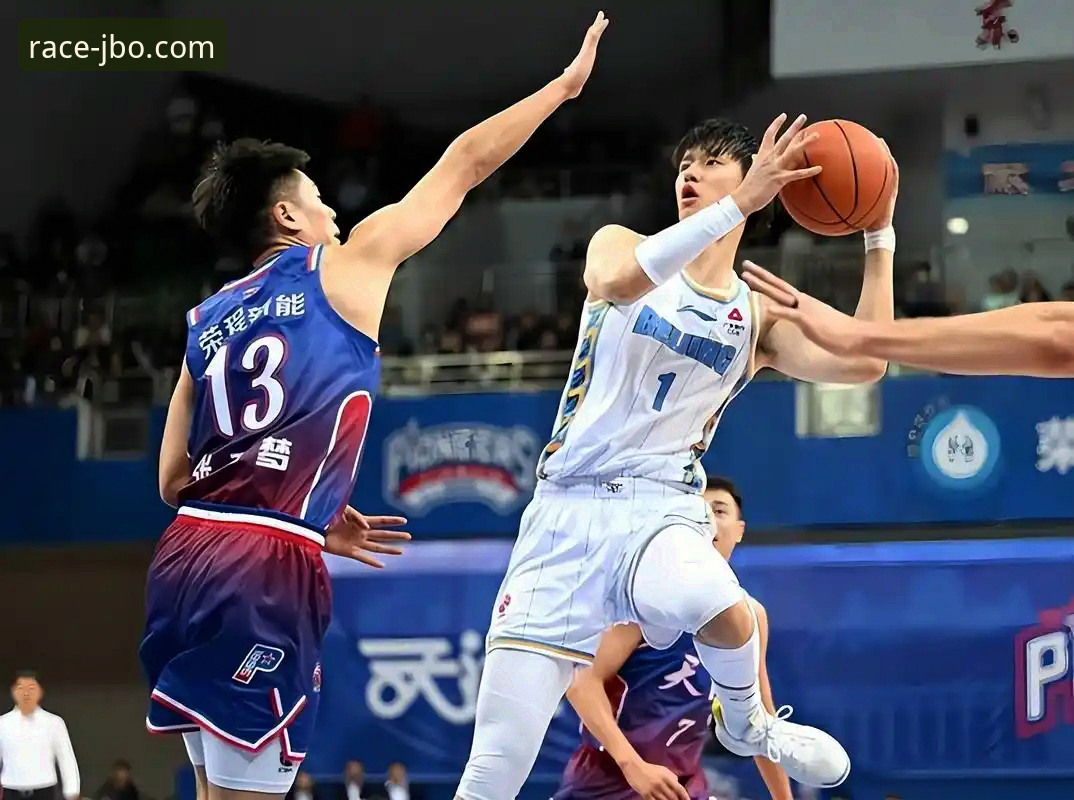 上海男篮豪取12连胜巩固榜首之战深度评测：从数据到战术的全面解析